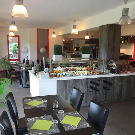 Brit Rouen Sud Val De Reuil מלון 3*