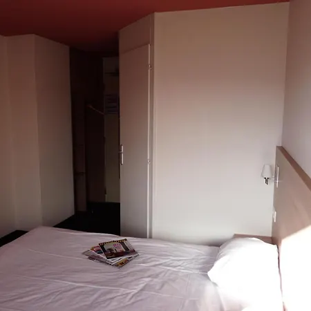 Brit Rouen Sud Val De Reuil מלון 3*