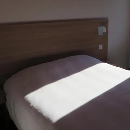 Brit Rouen Sud Val De Reuil מלון 3*