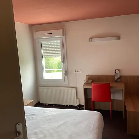 Brit Rouen Sud Val De Reuil מלון 3*